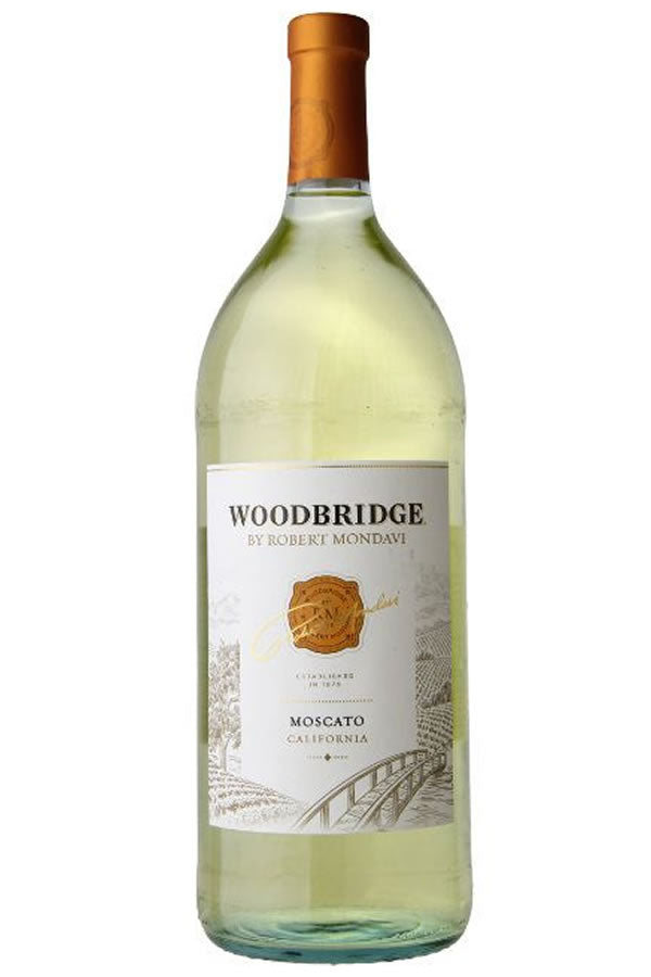 Woodbridge Moscato 1.5L - Moscato / Muscat | Shop Online at Bottlestork