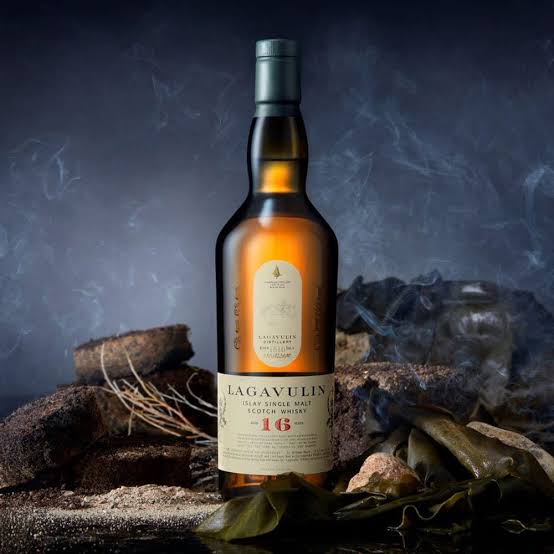 lagavulin 16 whiskey